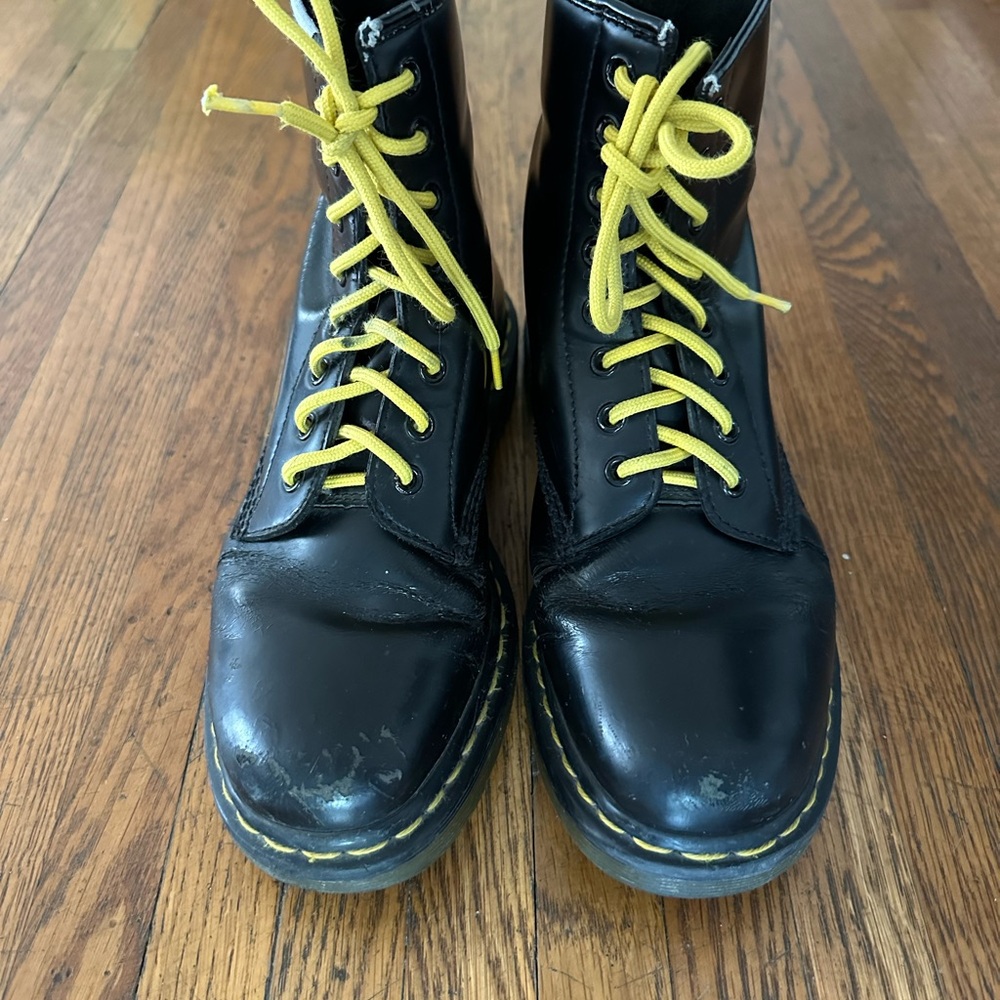VINTAGE Dr. Martens “THE ORIGINAL” Black leather 1460 boots with yellow laces